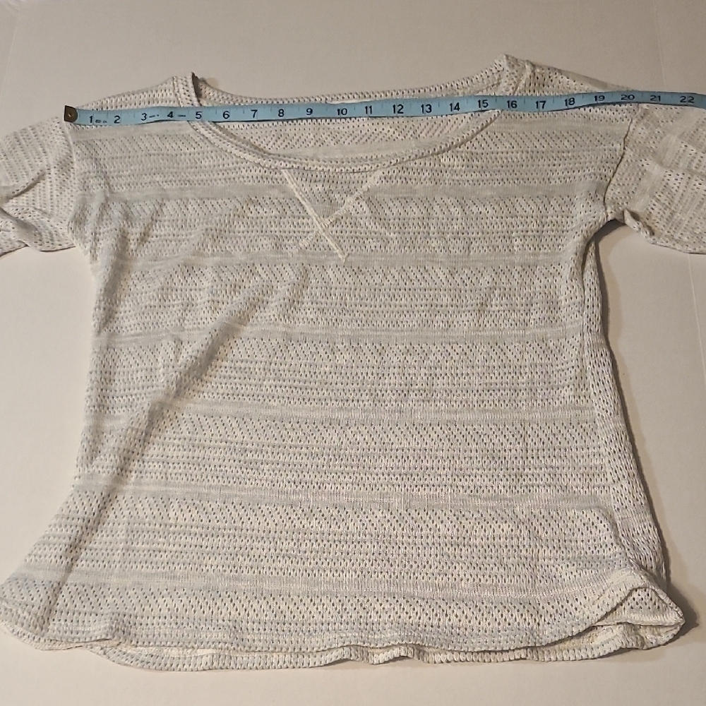 AG Women's Comy Cozy Light Gray Knit Perforated Top NWOT Small - Picture 5 of 9